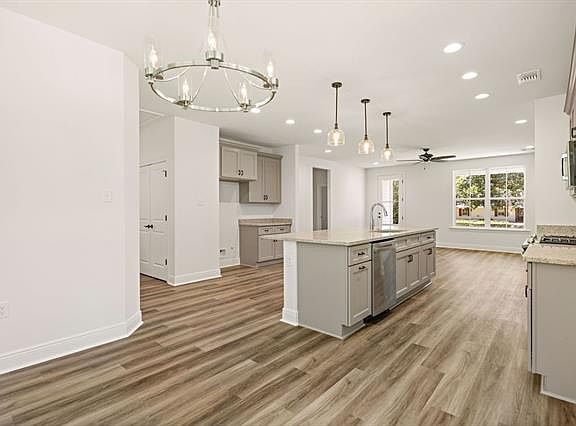 5th image of 1128 W 19th Ave
