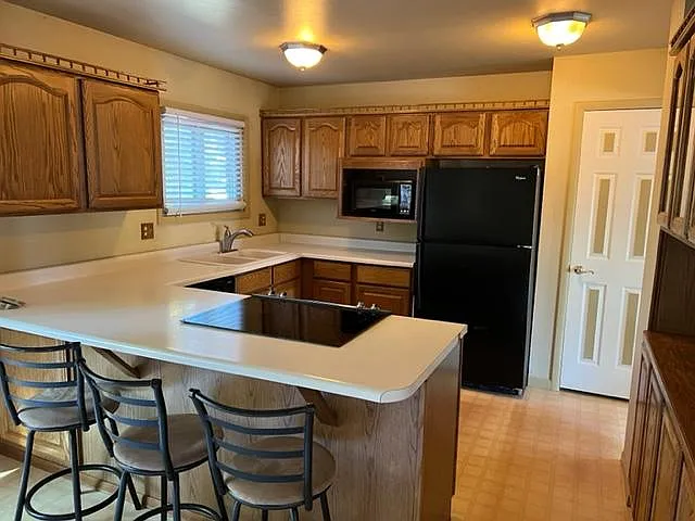 3 bed, 1688 sqft, $1,900 — Photo 2