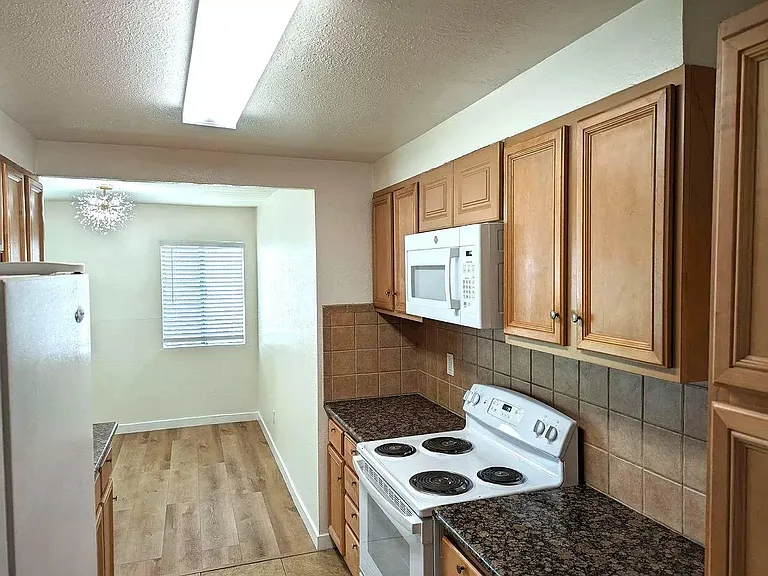 5412 Lindley Ave #103 — Photo 4