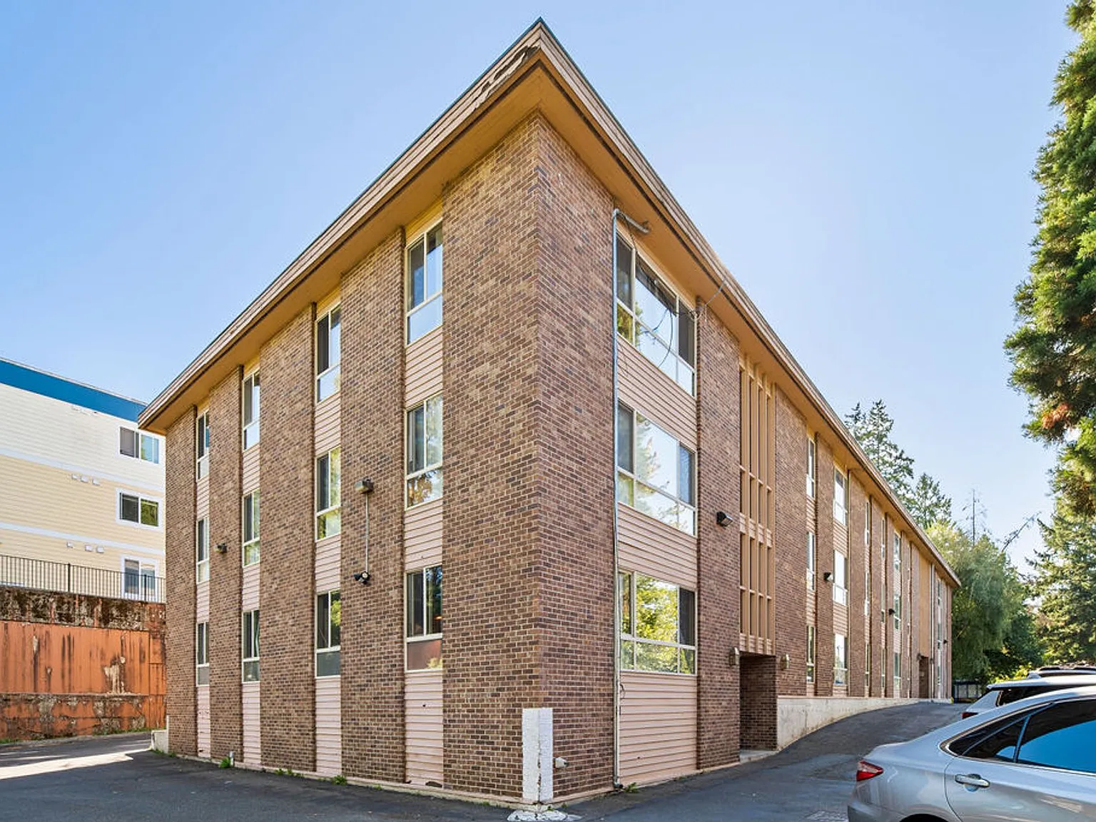 White Heather Apartments | Newly Renovated One and Two Bedroom Homes — Photo 2