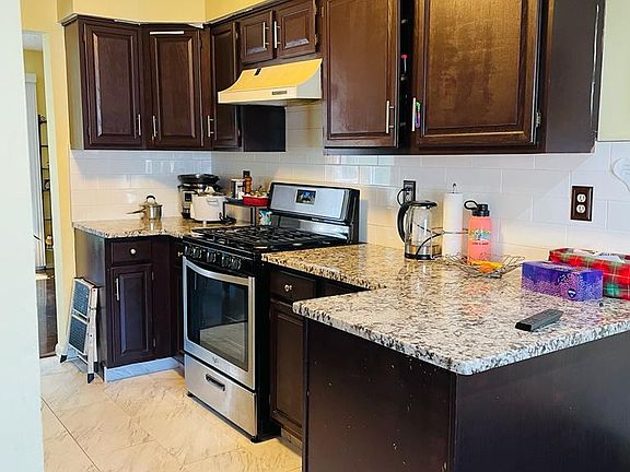 4th image of 172 Hampshire Dr