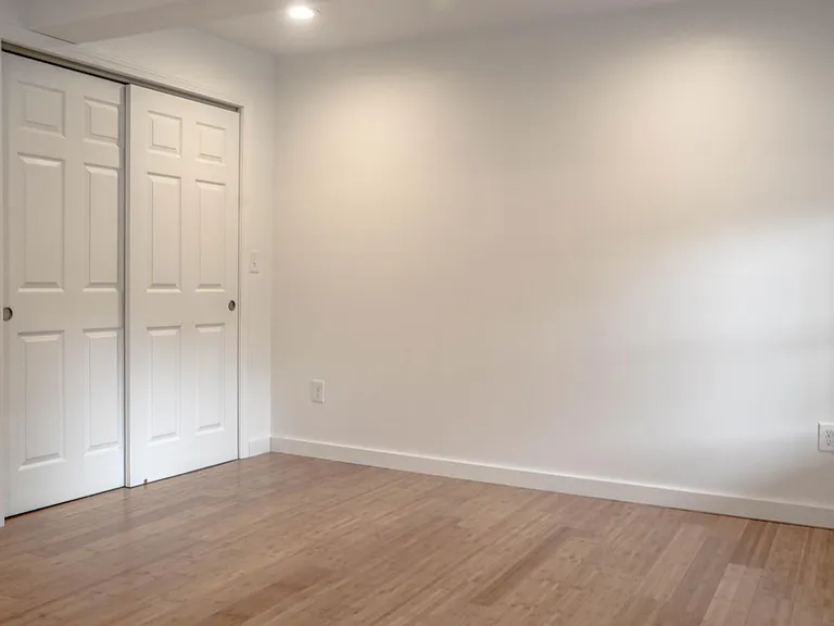 541 Main St #4 — Photo 9