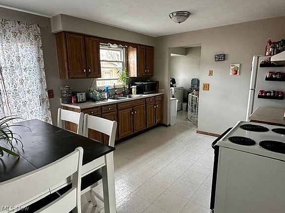 4th image of 871 Shadowrow Ave