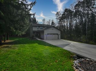 1812 Smokey Ct, Suamico, WI 54173