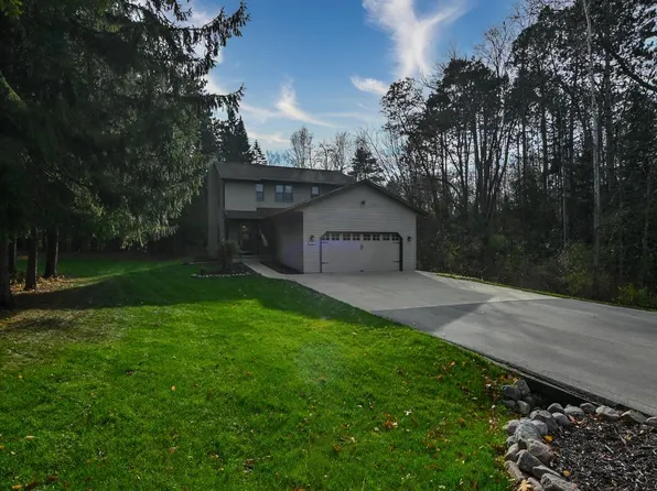 1812 Smokey Ct, Suamico, WI 54173