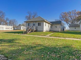 121 6th St NW, Hampton, IA 50441