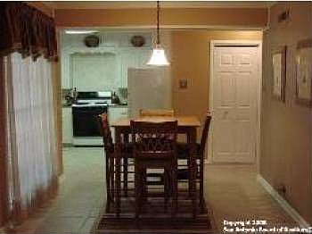 3rd image of 2314 W Gramercy Pl