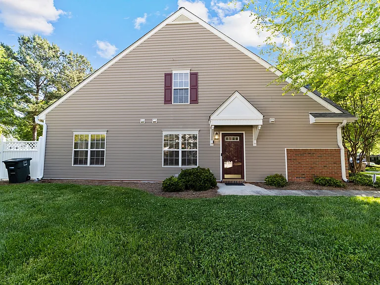 17 Saddleberry Way — Photo 3