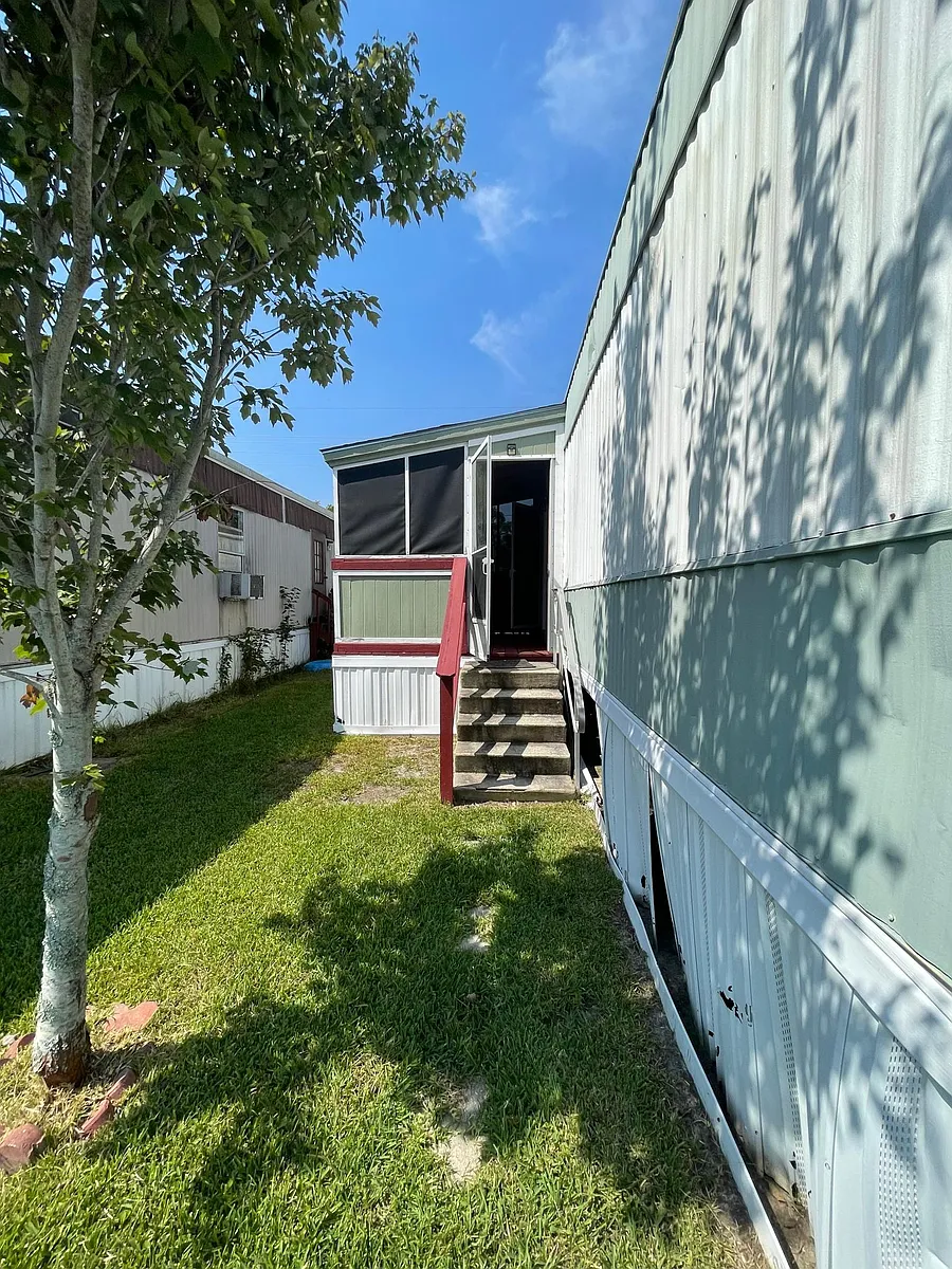 Building Photo - 880 Cedar Lake Rd #61
