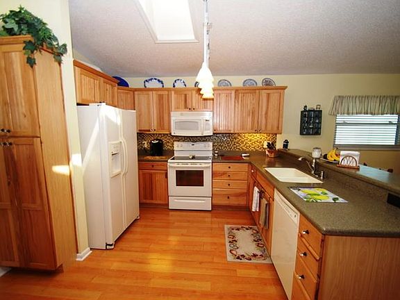 3rd image of 282 Falling Leaf Ln