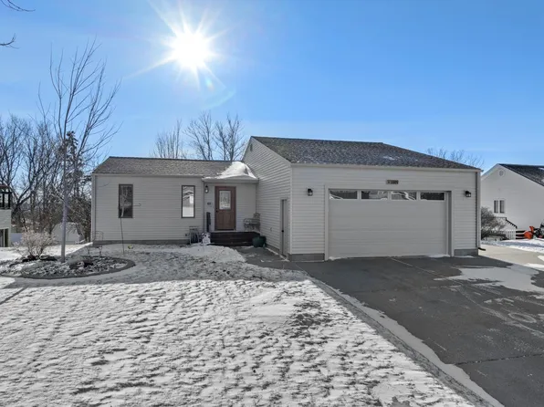 2609 11th Ave NW, Minot, ND 58703