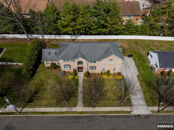 683 Victoria Ave, Paramus, NJ 07652