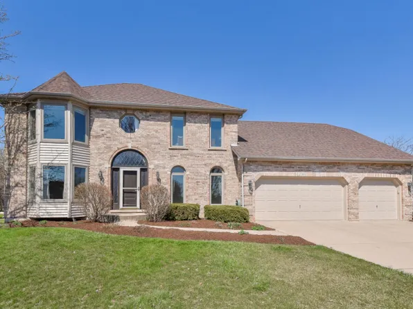 2301 Waterbury Cir, Aurora, IL 60504