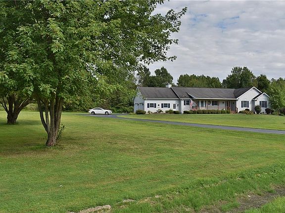 2nd image of 4951 Meadow Dr