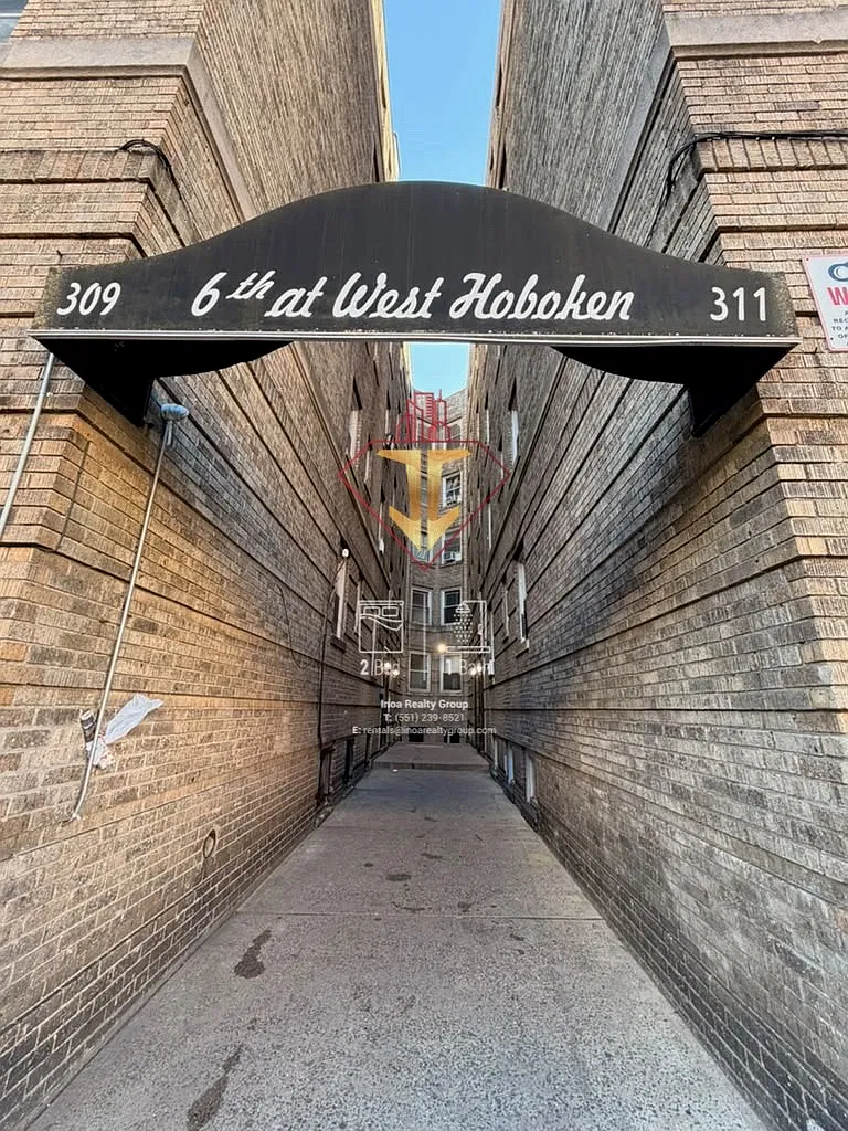 2 bed, 750 sqft, $2,000 — Photo 1
