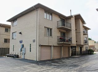 4423 Prescott Ave APT 201, Lyons, IL 60534