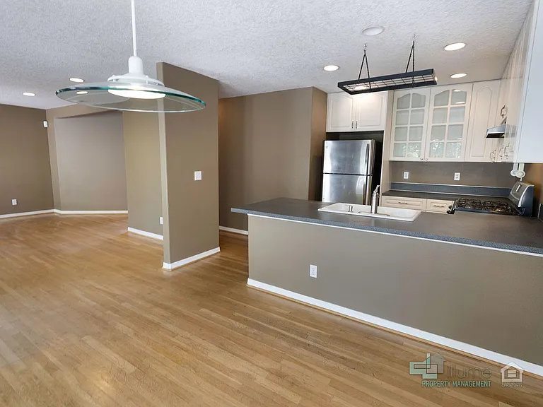 20630 Willamette Dr — Photo 9