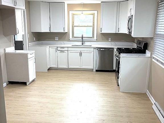 2nd image of 106 Coghill St