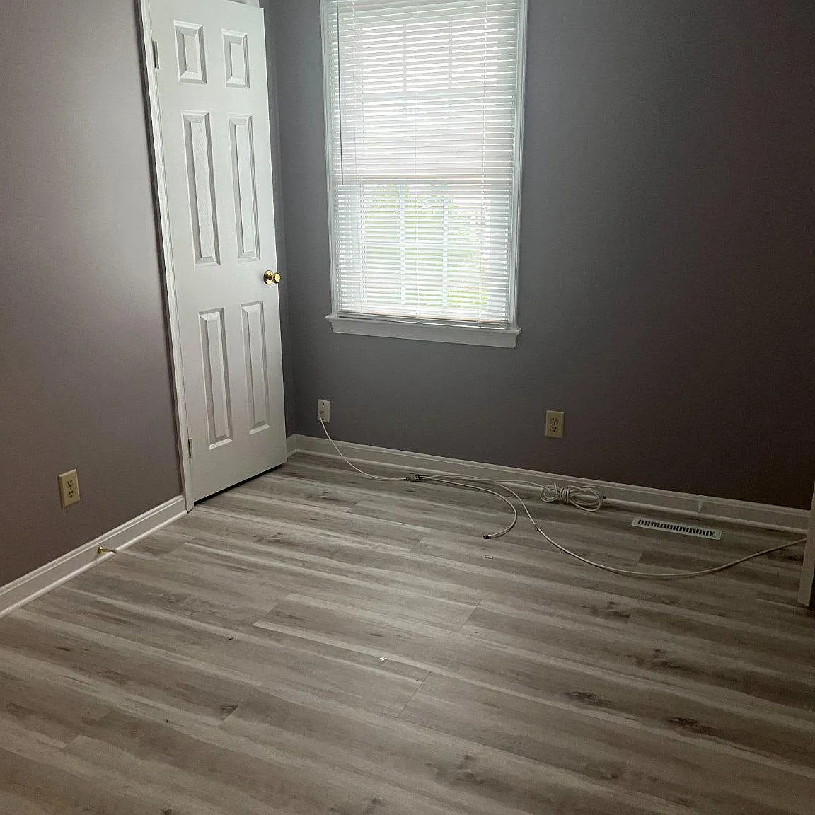 3 bed, 1.0 bath, 1152 sqft, $2,000 — Photo 3