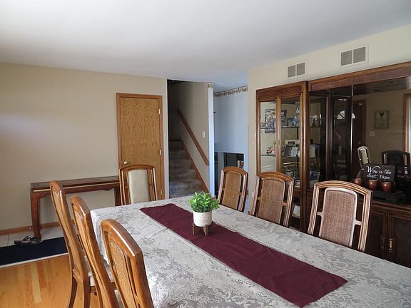 4th image of 16550 Marilyn Ct