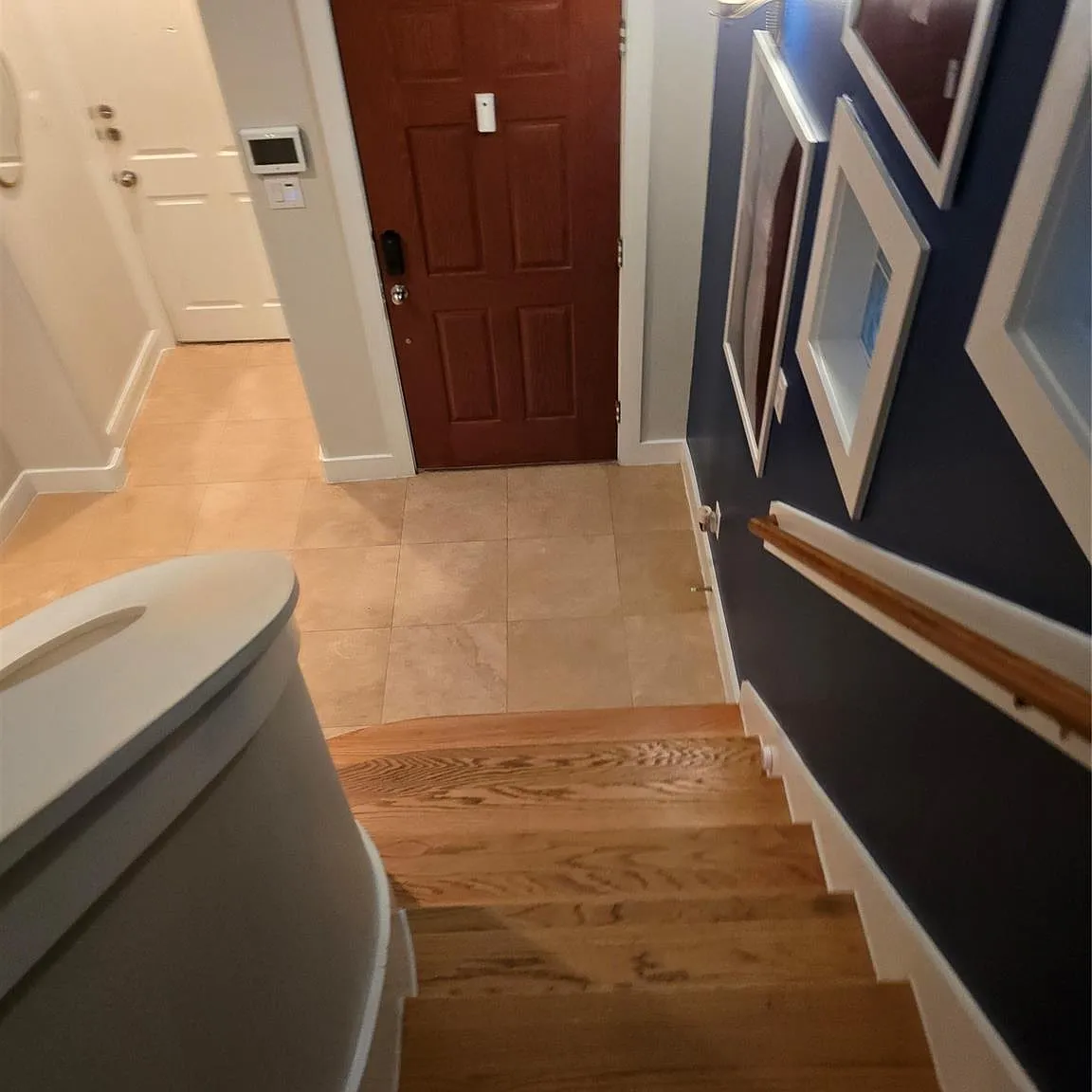 3 bed, 2.5 bath, 2016 sqft, $3,200 — Photo 2