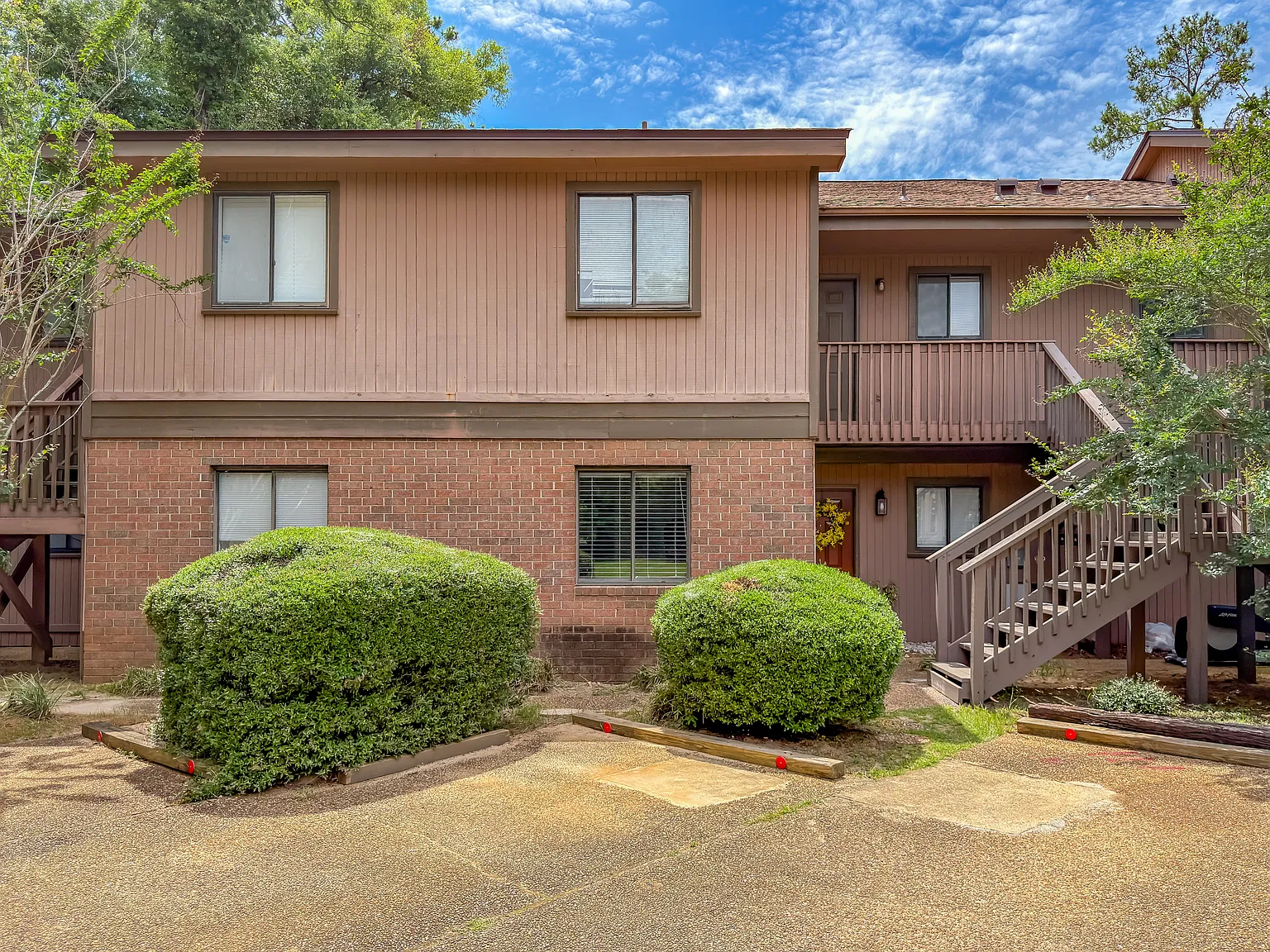 2 bed, 905 sqft, $1,375 — Photo 1