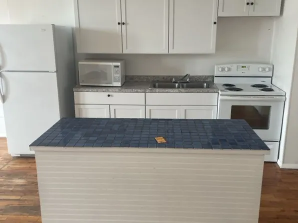 734 1/2 Massachusetts St