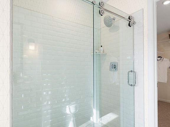 Large shower in owner s bath