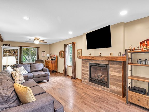 4th image of 501 E Cedar Ln