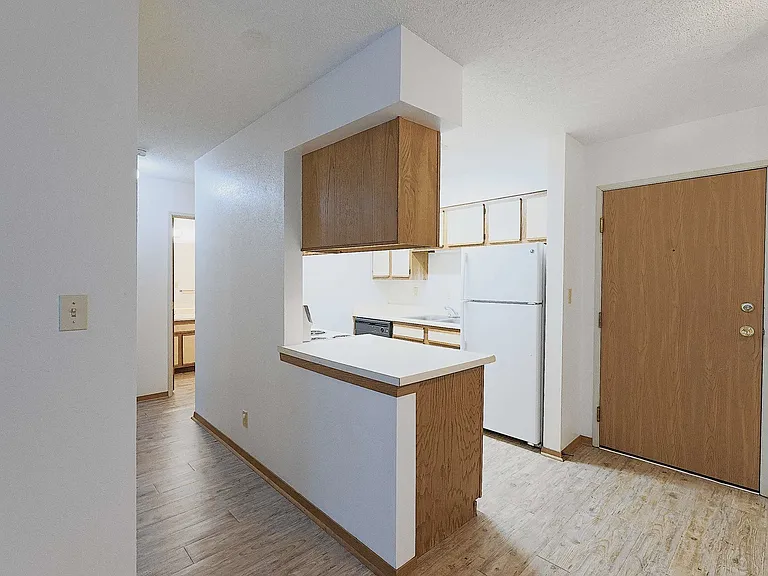 Cambridge Apartments — Photo 33