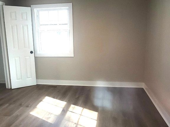 3rd image of 1416 Furlough Ave