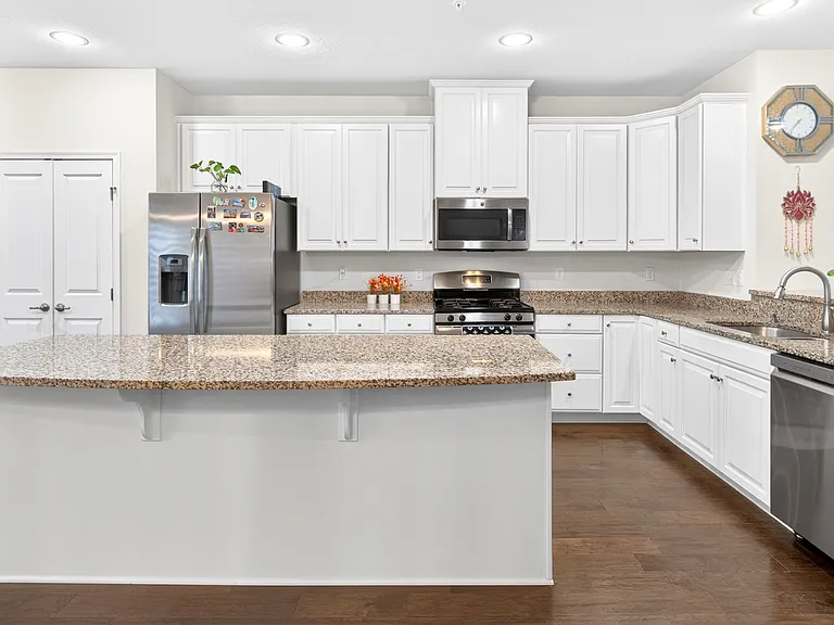 408 Fairmont Dr — Photo 16