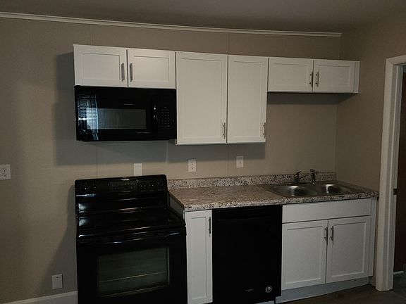 2nd image of 1707 1/2 S Elm St