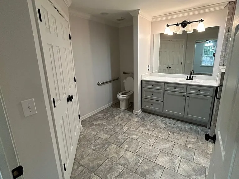 54 Surrey Trl SE — Photo 11