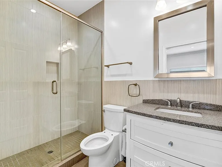 6711 Clybourn Ave — Photo 29