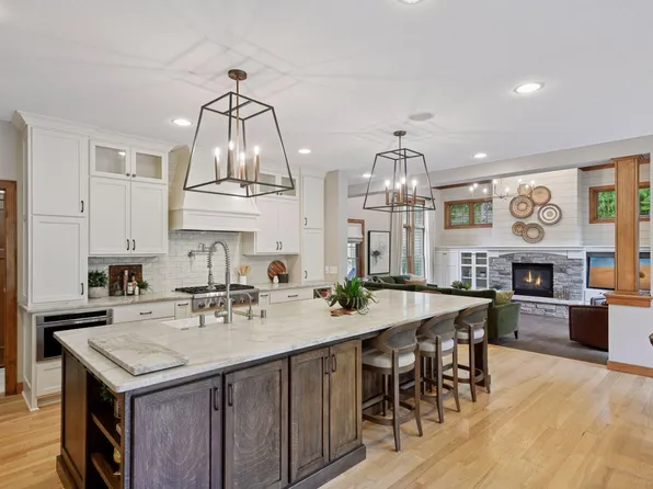 9035 Wildwood Cir, Shakopee, MN 55379