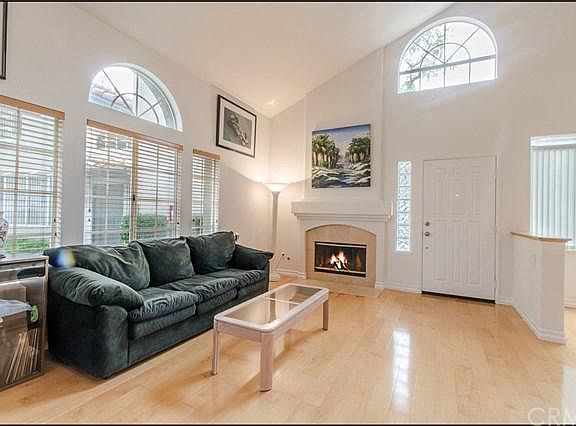 2nd image of 34 Liana Pl