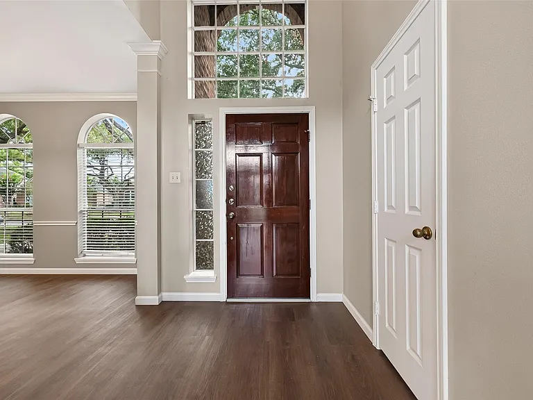 2215 Alberton Ln — Photo 4