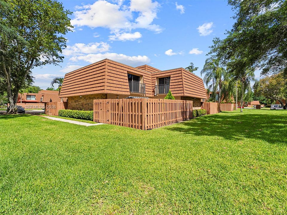 1st image of 2532 Camelot Ct