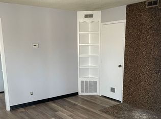 410 W 9th St, Auburn, KS 66402