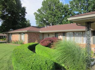 523 Bohleber Dr, Carmi, IL 62821