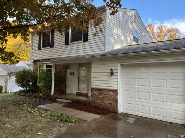 538 Langfield St, Northville, MI 48167