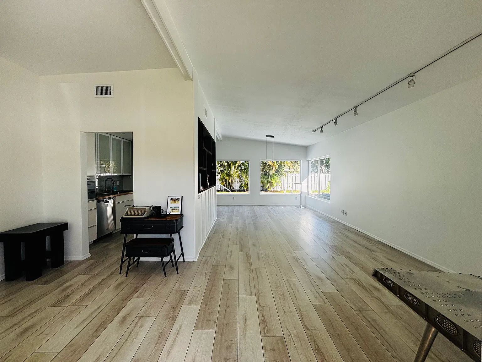 2911 Wood St — Photo 3