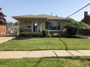 17975 Summer Ln N, Fraser, MI 48026