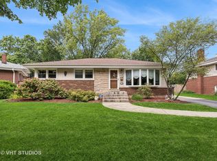 130 S Reuter Dr, Arlington Heights, IL