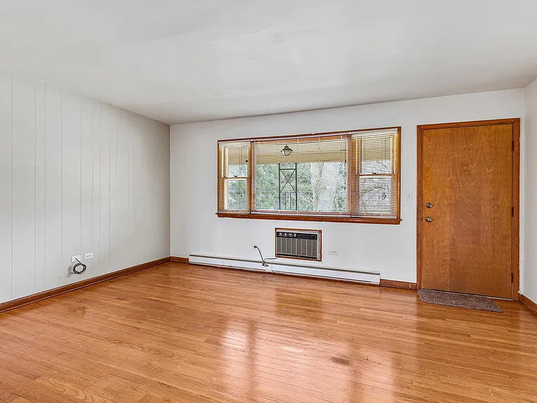 406 W Jackson St — Photo 3