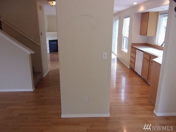 5th image of 1012 123rd Ave NE