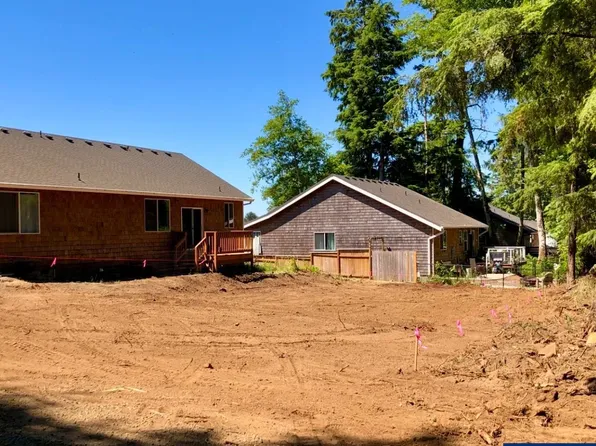 2002 NE 12th Ave, Rockaway Beach, OR 97136