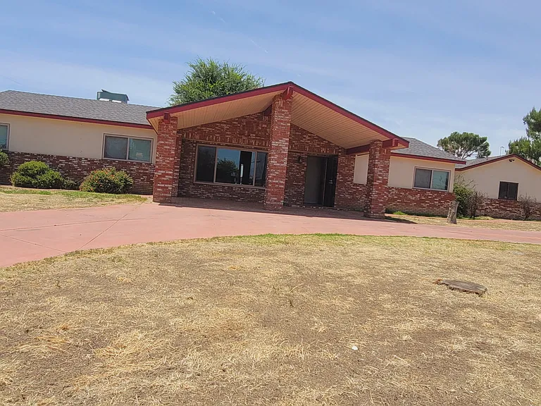 1210 Greenwood Dr — Photo 3