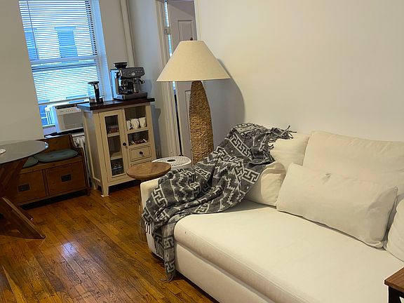 4th image of 320 E 49th St APT 36